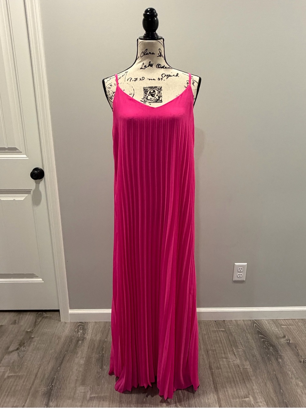 Skies Are Blue Hot Pink Pleated Maxi Dress Size Medium